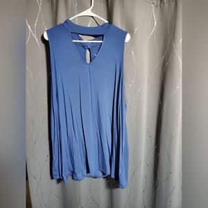 Torrid sleevless key hole top